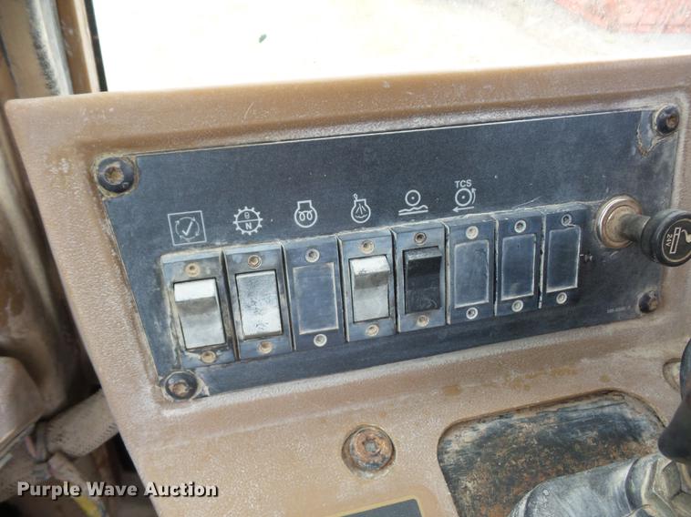 image for item DD2058 1998 Caterpillar 966F wheel loader