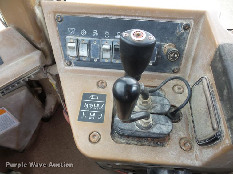 image for item DD2058 1998 Caterpillar 966F wheel loader