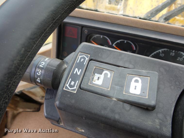 image for item DD2058 1998 Caterpillar 966F wheel loader