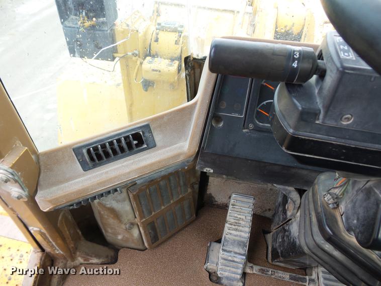 image for item DD2058 1998 Caterpillar 966F wheel loader