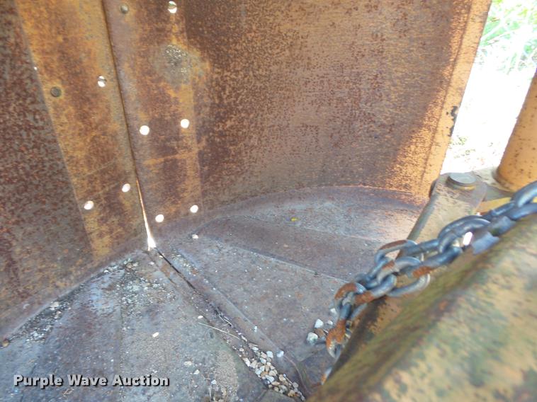 image for item DD2077 Clamshell bucket