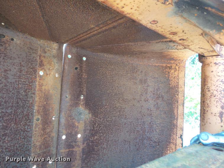 image for item DD2077 Clamshell bucket