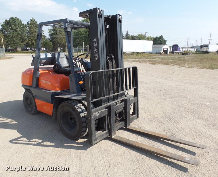 image for item DH9720 1997 Toyota forklift