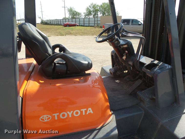 image for item DH9720 1997 Toyota forklift