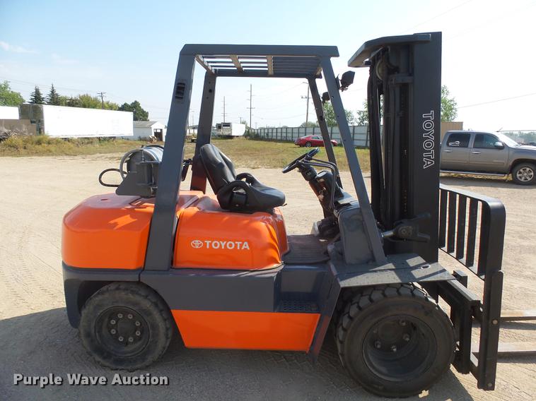 image for item DH9720 1997 Toyota forklift