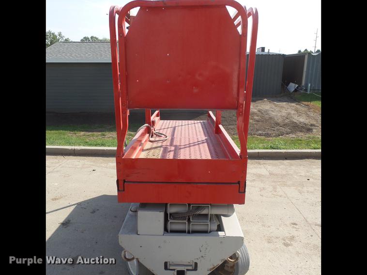 image for item DH9724 1998 Mec 2033ES scissor lift