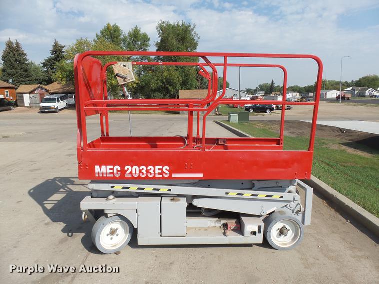 image for item DH9724 1998 Mec 2033ES scissor lift