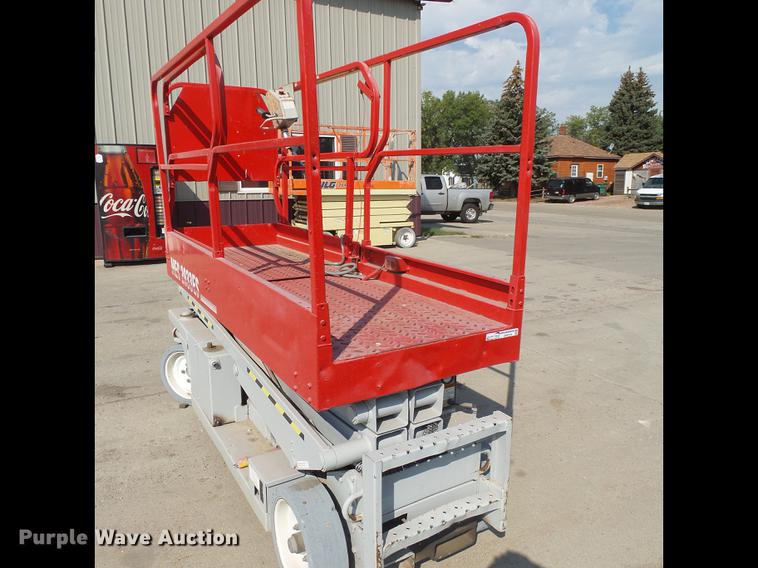 image for item DH9724 1998 Mec 2033ES scissor lift