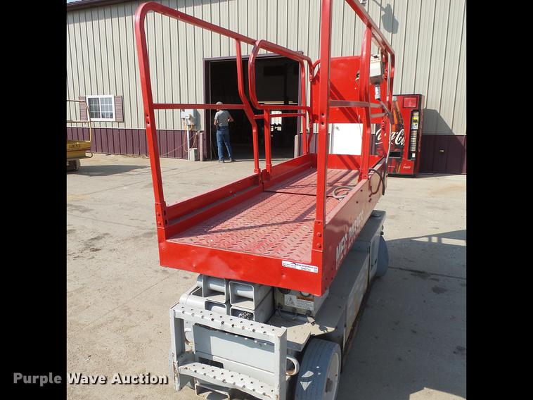 image for item DH9724 1998 Mec 2033ES scissor lift