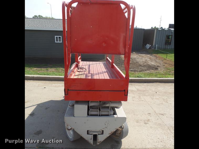 image for item DH9724 1998 Mec 2033ES scissor lift