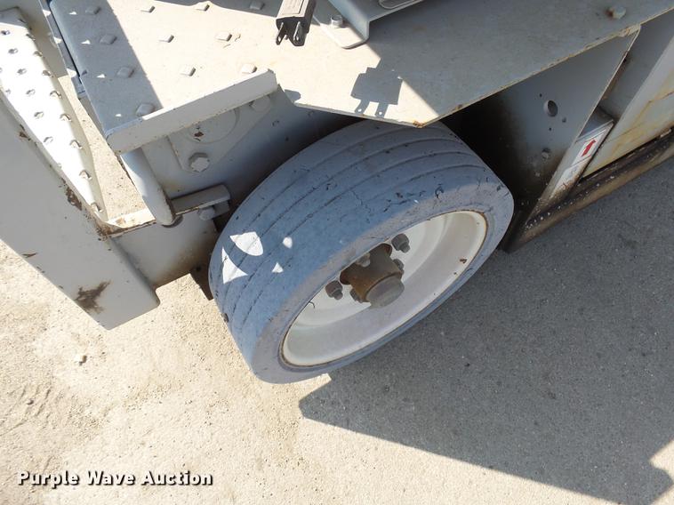 image for item DH9724 1998 Mec 2033ES scissor lift