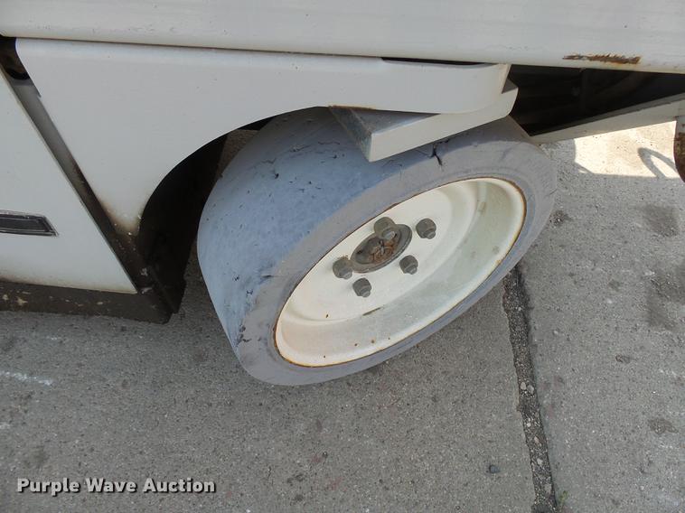 image for item DH9724 1998 Mec 2033ES scissor lift