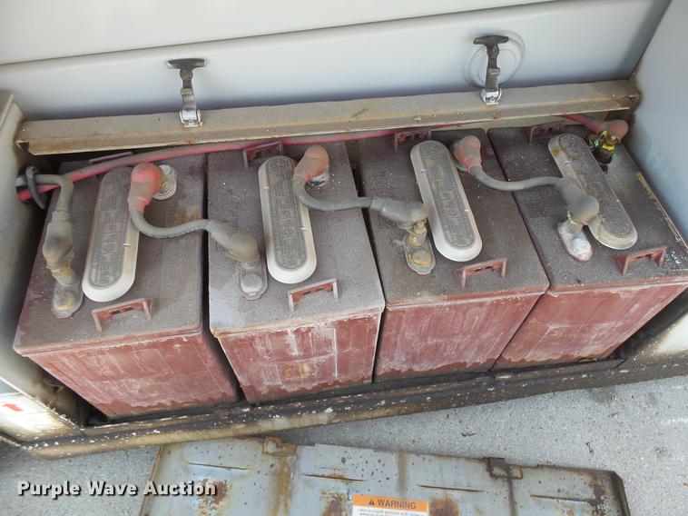 image for item DH9724 1998 Mec 2033ES scissor lift