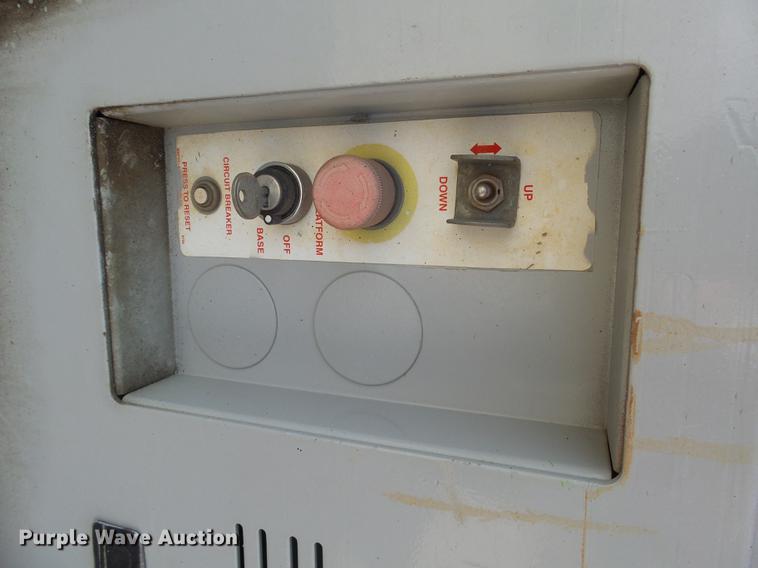 image for item DH9724 1998 Mec 2033ES scissor lift