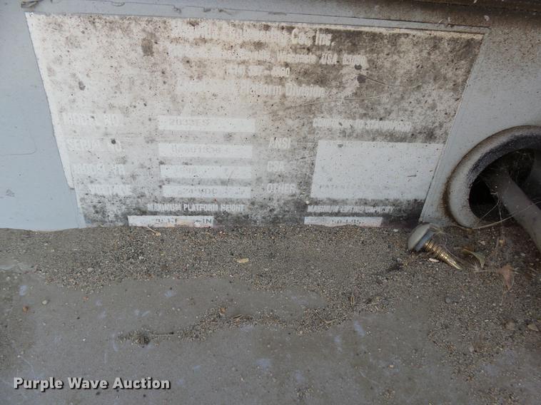 image for item DH9724 1998 Mec 2033ES scissor lift