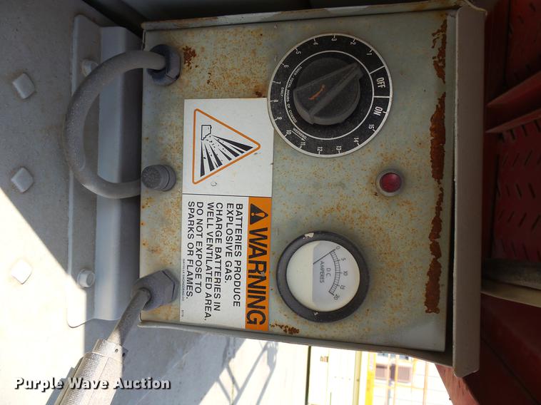 image for item DH9724 1998 Mec 2033ES scissor lift