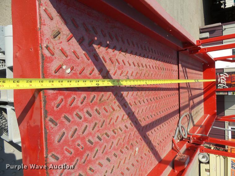 image for item DH9724 1998 Mec 2033ES scissor lift