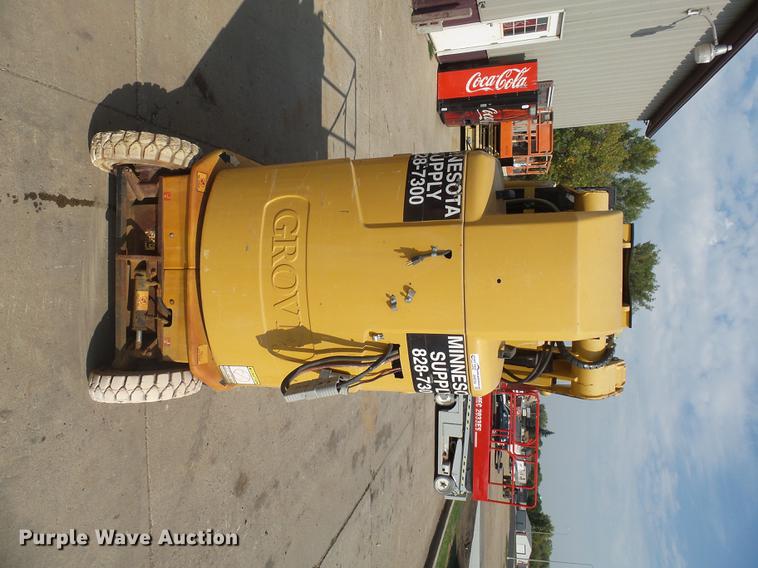 image for item DH9725 1999 Grove VM2639E vertical lift