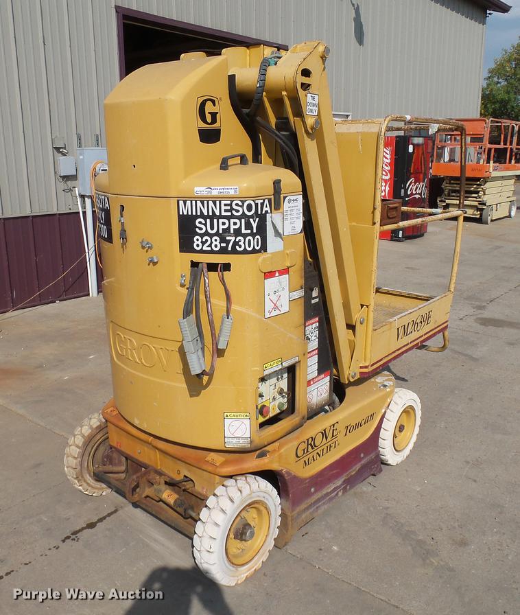 image for item DH9725 1999 Grove VM2639E vertical lift