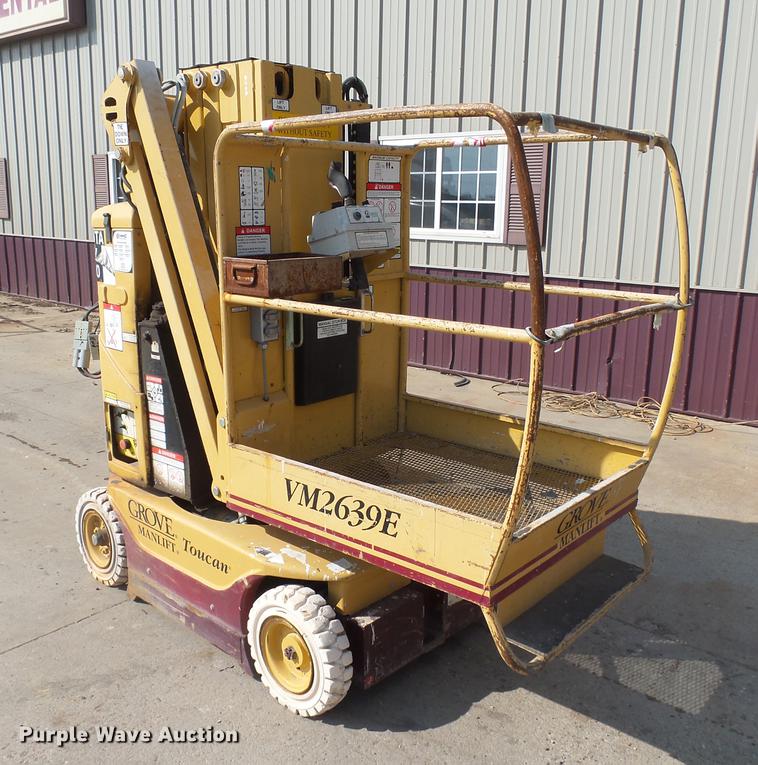 image for item DH9725 1999 Grove VM2639E vertical lift