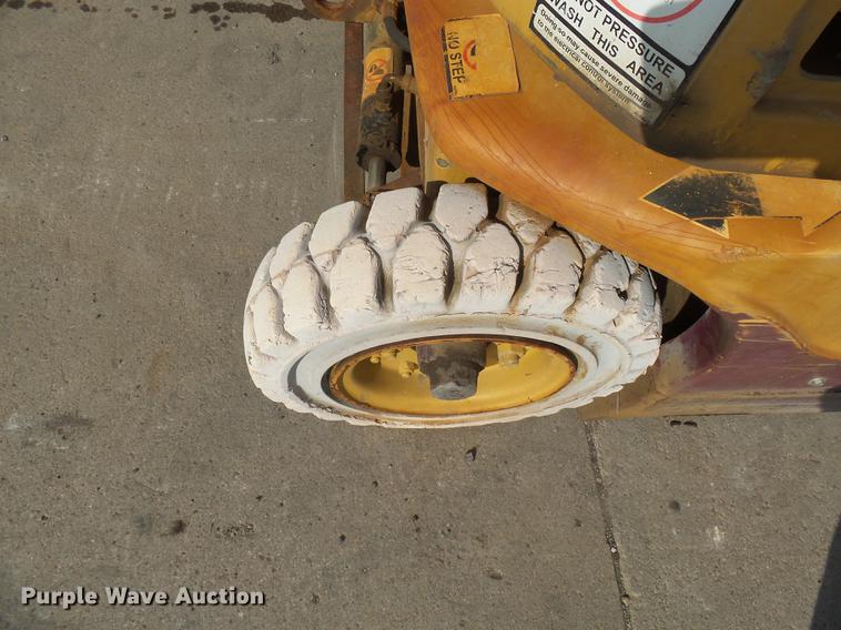 image for item DH9725 1999 Grove VM2639E vertical lift