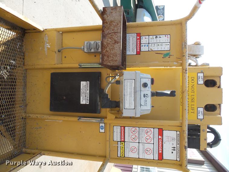image for item DH9725 1999 Grove VM2639E vertical lift