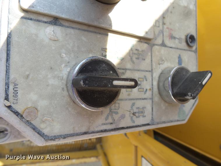 image for item DH9725 1999 Grove VM2639E vertical lift