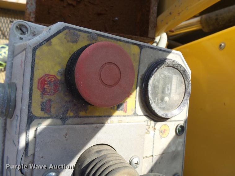 image for item DH9725 1999 Grove VM2639E vertical lift