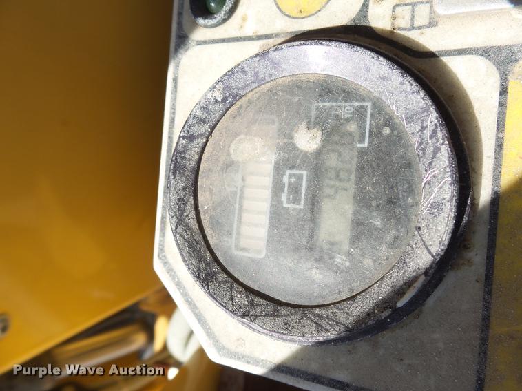 image for item DH9725 1999 Grove VM2639E vertical lift