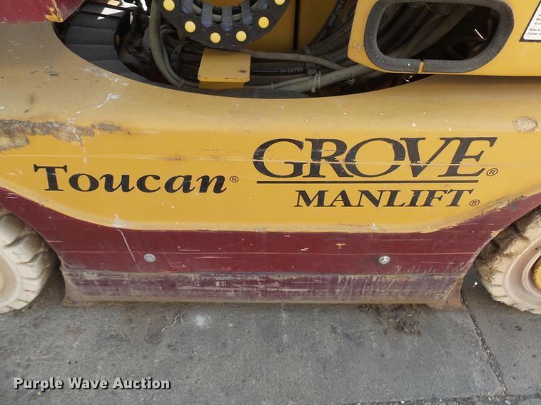 image for item DH9725 1999 Grove VM2639E vertical lift