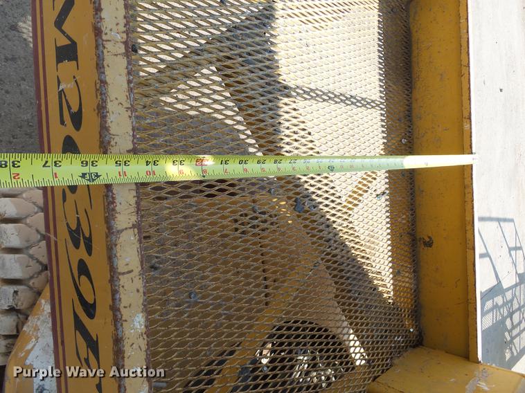 image for item DH9725 1999 Grove VM2639E vertical lift