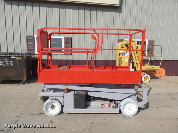 image for item DH9726 2000 Mec 2033ES scissor lift
