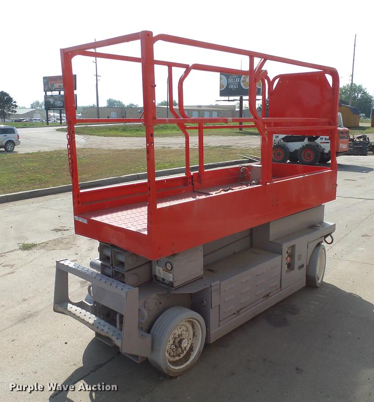 image for item DH9726 2000 Mec 2033ES scissor lift