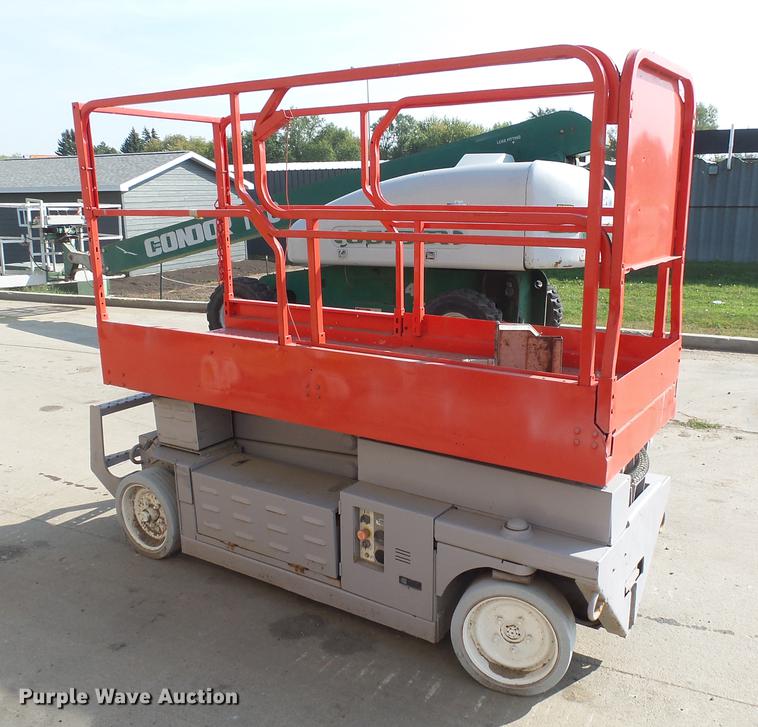 image for item DH9726 2000 Mec 2033ES scissor lift