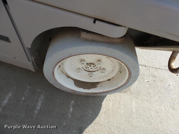 image for item DH9726 2000 Mec 2033ES scissor lift