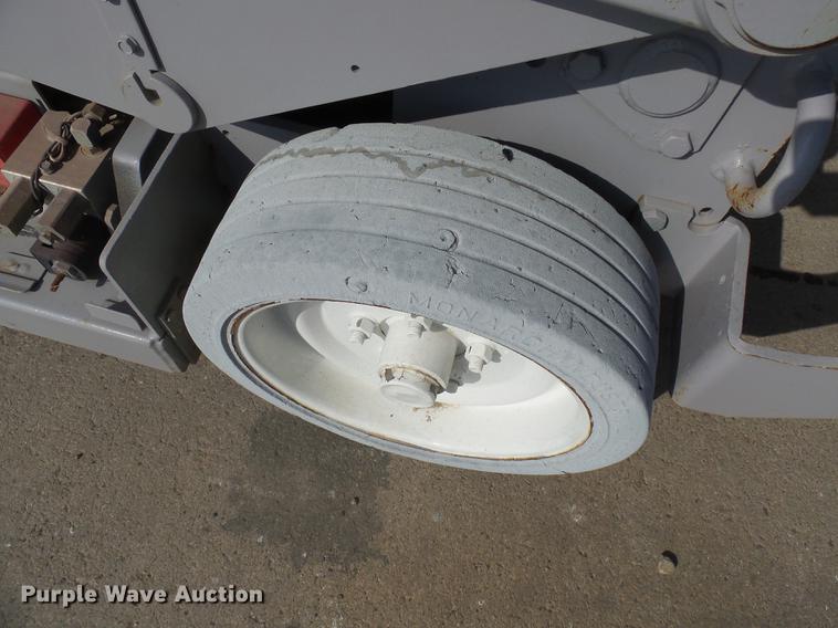 image for item DH9726 2000 Mec 2033ES scissor lift