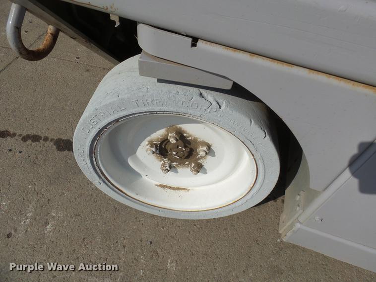 image for item DH9726 2000 Mec 2033ES scissor lift