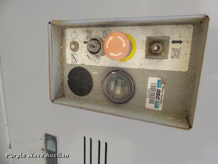 image for item DH9726 2000 Mec 2033ES scissor lift