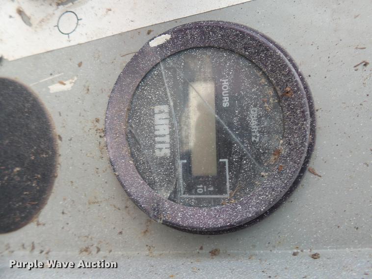 image for item DH9726 2000 Mec 2033ES scissor lift