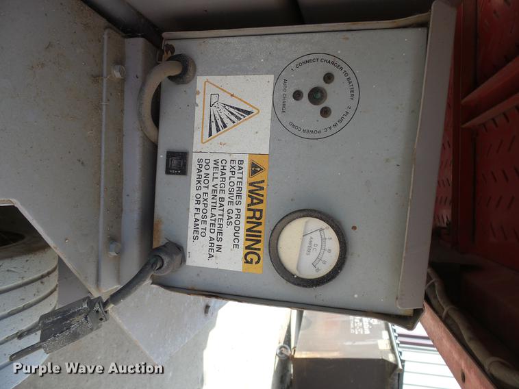 image for item DH9726 2000 Mec 2033ES scissor lift