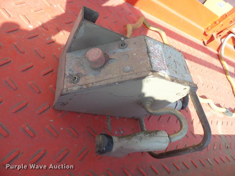 image for item DH9726 2000 Mec 2033ES scissor lift