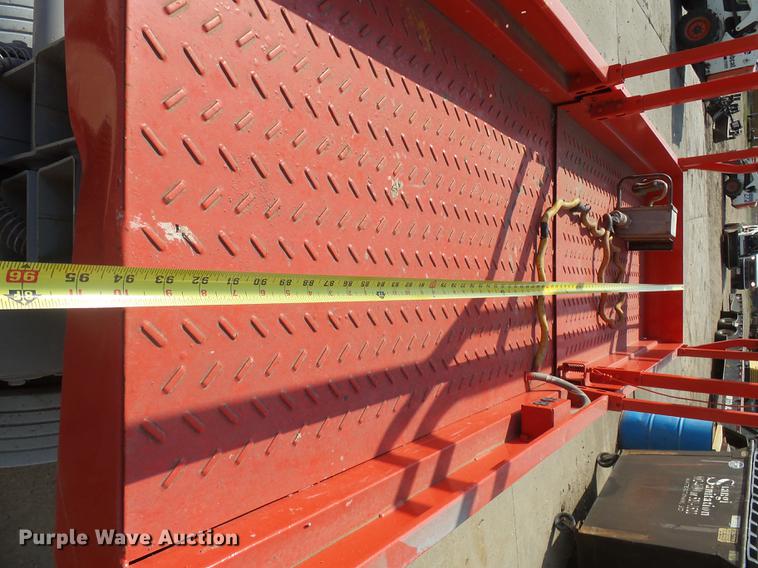 image for item DH9726 2000 Mec 2033ES scissor lift