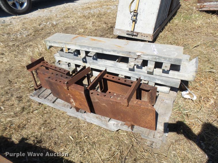 image for item DP9670 (11) Concrete form block backs