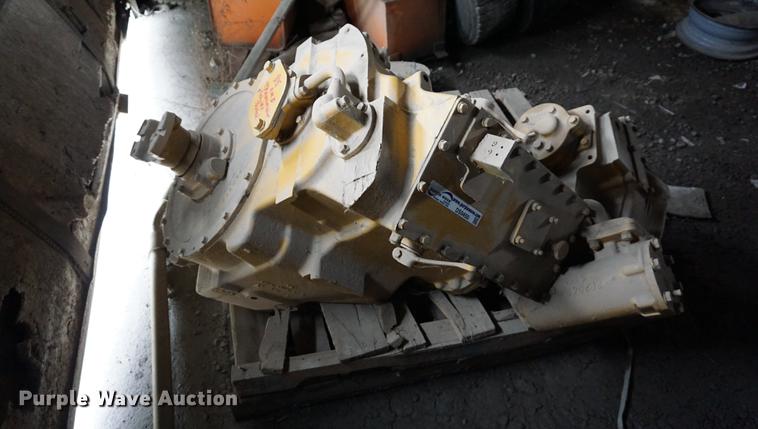 image for item DS9450 Caterpillar compactor transmission