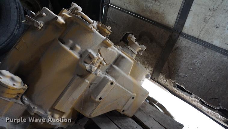 image for item DS9450 Caterpillar compactor transmission