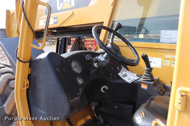 image for item ED9525 2007 Caterpillar TL1055 telehandler