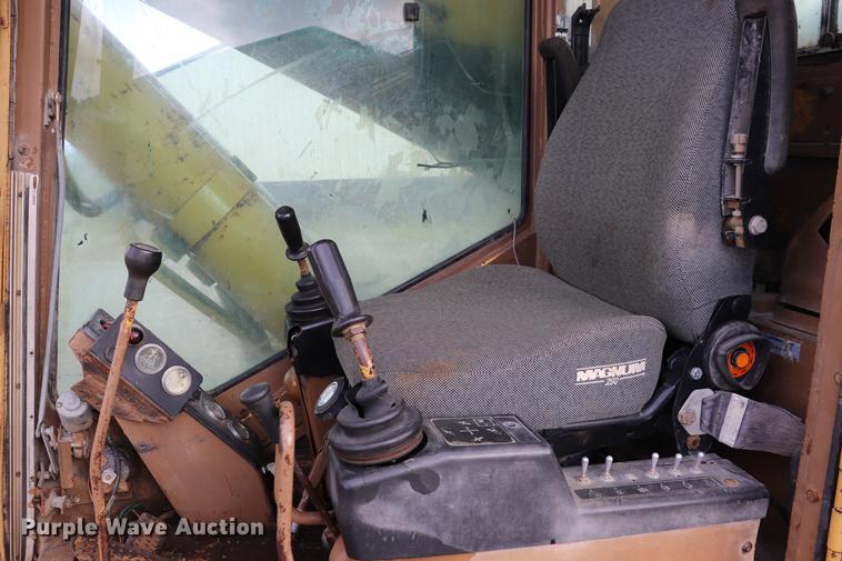 image for item ED9540 1988 Caterpillar 245B excavator