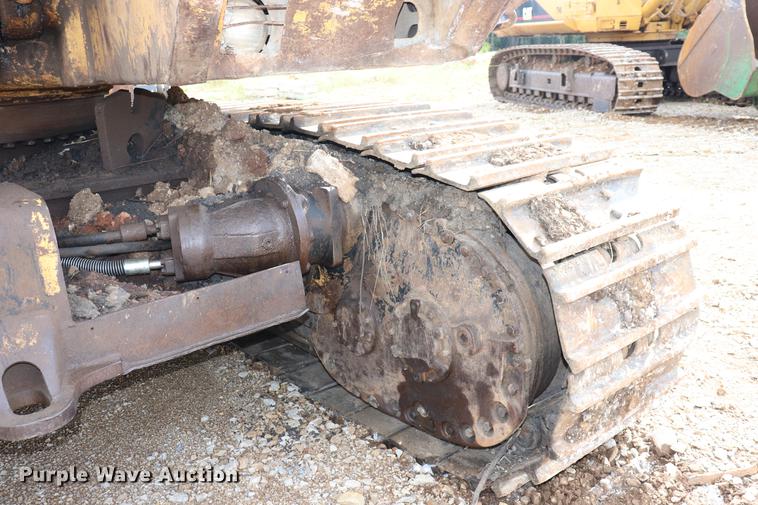 image for item ED9540 1988 Caterpillar 245B excavator