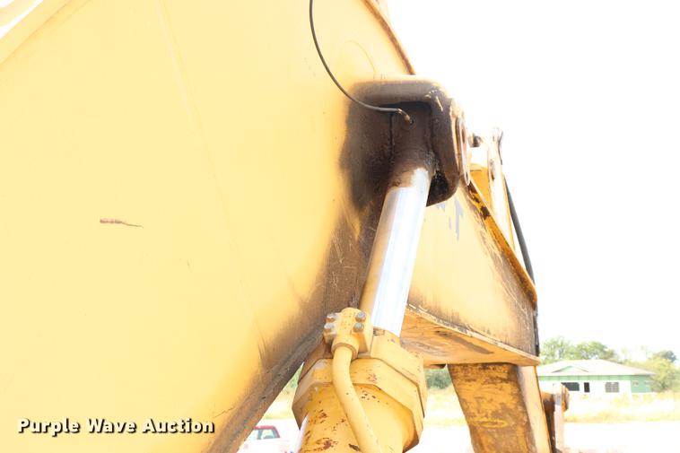 image for item ED9540 1988 Caterpillar 245B excavator