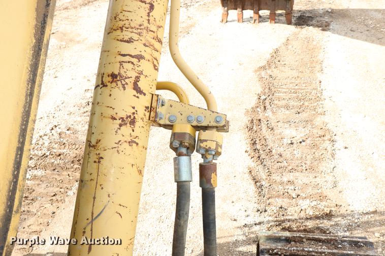 image for item ED9540 1988 Caterpillar 245B excavator